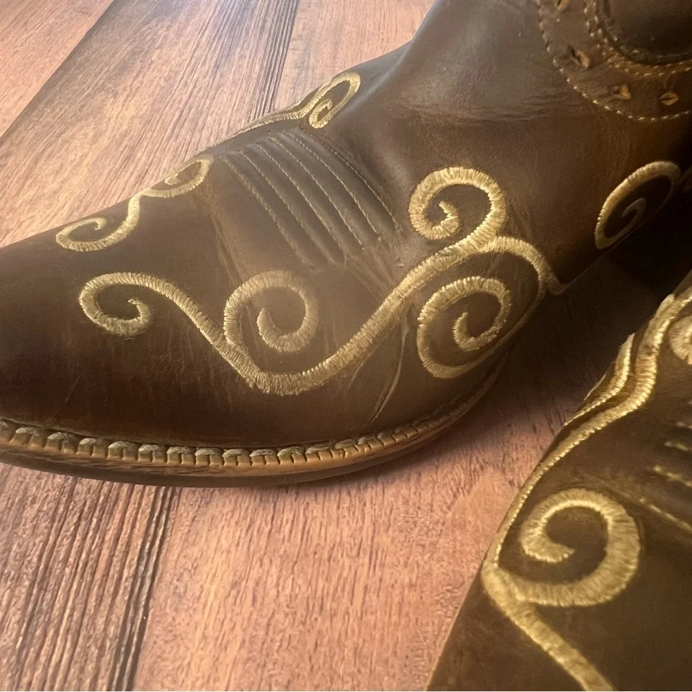 Ariat Kids‎ 2 Brown Leather Boots With Embroidered Design